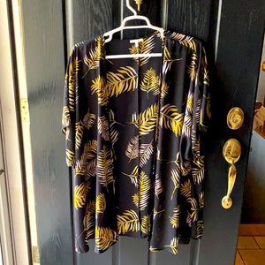 Maurices Short Sleeved Leaf Pattern Kimono